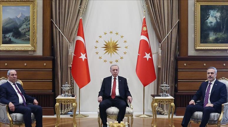 وفد فلسطيني برئاسة الشيخ يلتقي الرئيس التركي. (تصوير الأناضول)